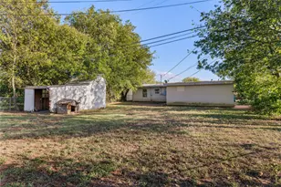 205 Laurel Ln, McGregor, TX 76657 - Photo 5