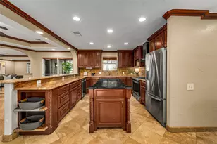 330 N Brighton Ave, Dallas, TX 75208 - Photo 11