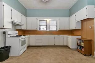 311 N Pendell Ave, Cleburne, TX 76033 - Photo 11