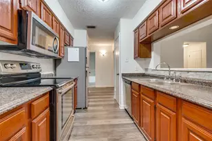 1207 Quail Valley Ln, Arlington, TX 76011 - Photo 7