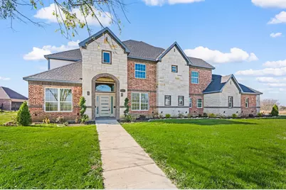 828 Mallard Pointe Drive, Grand Prairie, TX 75104 - Photo 1