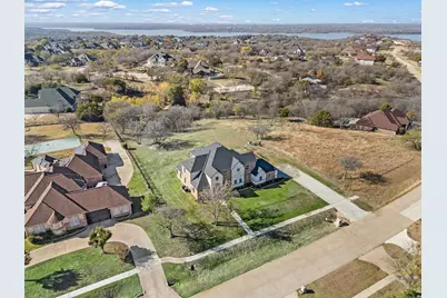 828 Mallard Pointe Drive, Grand Prairie, TX 75104 - Photo 3