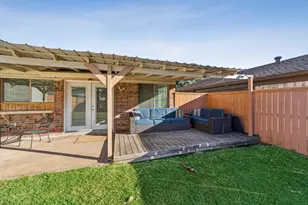 2926 Chariot Ln, Garland, TX 75044 - Photo 17