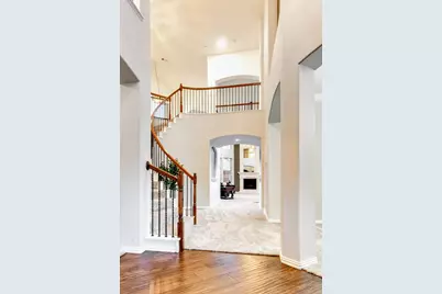 3027 Pamplona, Grand Prairie, TX 75054 - Photo 3