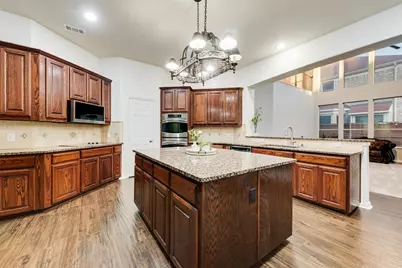 3027 Pamplona, Grand Prairie, TX 75054 - Photo 7