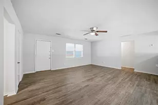 2926 N Prairie Creek Rd, Dallas, TX 75227 - Photo 7