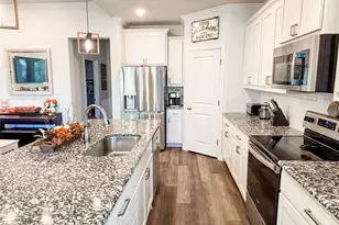 318 Osage Ct, Krum, TX 76249 - Photo 5