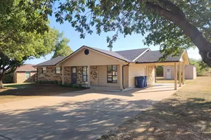 200 Pembrook Dr, Breckenridge, TX 76424 - Photo 1