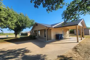 200 Pembrook Dr, Breckenridge, TX 76424 - Photo 3