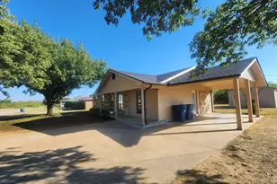 200 Pembrook Dr, Breckenridge, TX 76424 - Photo 3