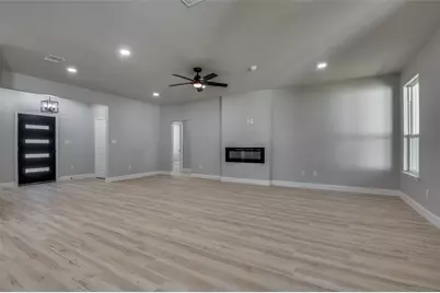 208 Splitrail Drive, Mabank, TX 75143 - Photo 5