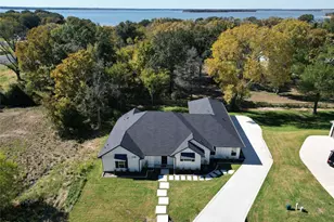 208 Splitrail Dr, Mabank, TX 75143 - Photo 1