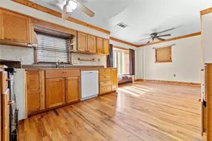 524 S Preston St, Wolfe City, TX 75496 - Photo 13