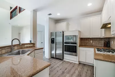 8810 Edgelake Trail, Rowlett, TX 75088 - Photo 5