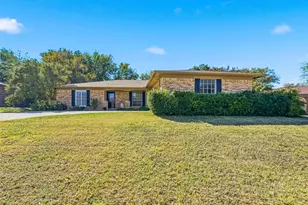 6320 Lunar Dr, Edgecliff Village, TX 76134 - Photo 1