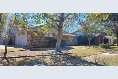 801 Redbud Street, Crowley, TX 76036 - Photo 3