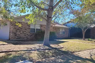 801 Redbud St, Crowley, TX 76036 - Photo 3