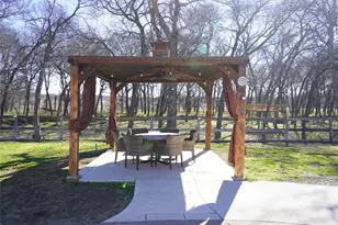 286 W Ridge St, Decatur, TX 76234 - Photo 9