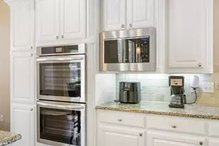 5905 Riverbend Pl, Fort Worth, TX 76112 - Photo 13