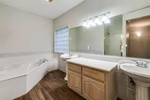 1805 Old Oak Dr, Arlington, TX 76012 - Photo 17