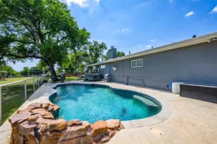 2908 Carson St, Haltom City, TX 76117 - Photo 25