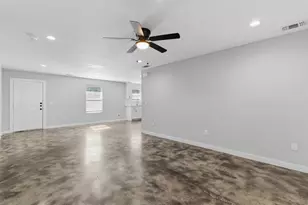 612 W Coffin St, Denison, TX 75020 - Photo 9