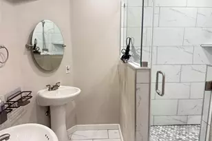 1022 Wayne St, Dallas, TX 75223 - Photo 11