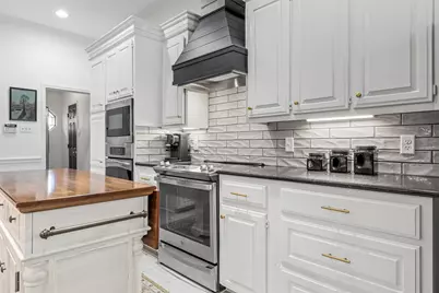 10007 Creek Bend Drive, Woodway, TX 76712 - Photo 11