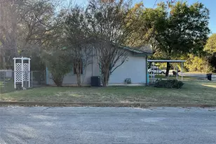 1401 W Ball St, Weatherford, TX 76086 - Photo 3