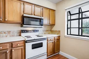 16301 Ledgemont Ln, Addison, TX 75001 - Photo 9