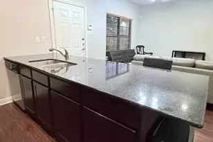 2410 S 2nd St, Waco, TX 76706 - Photo 9