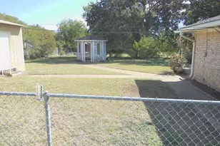 820 Walnut St, Ranger, TX 76470 - Photo 3