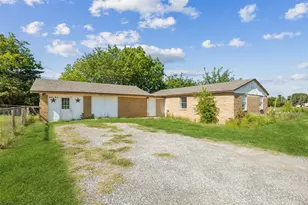 9242 Green Springs Cir, Sanger, TX 76266 - Photo 3