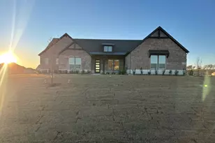 808 Valley Ridge Rd, Van Alstyne, TX 75495 - Photo 1