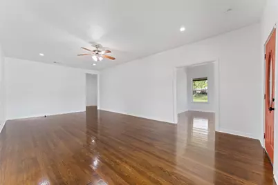 2405 Monroe Street, Commerce, TX 75428 - Photo 9