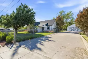 3229 Meadow Oaks Dr, Haltom City, TX 76117 - Photo 1