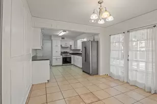 2007 E Park Row Dr, Arlington, TX 76010 - Photo 11