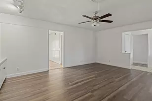 2007 E Park Row Dr, Arlington, TX 76010 - Photo 9