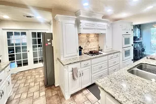 2626 Shoreline Dr, Sherman, TX 75092 - Photo 3