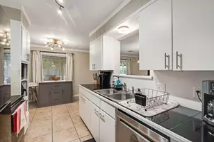 2003 Cypress St, Gainesville, TX 76240 - Photo 9