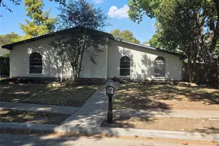 838 Pinehill Ln, Grand Prairie, TX 75052 - Photo 13