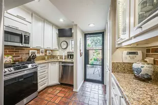 3631 Hawthorne Ave, Dallas, TX 75219 - Photo 13