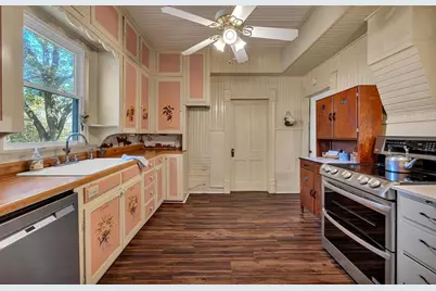 515 Hackberry Street, Clifton, TX 76634 - Photo 11