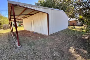 506 W Morris St, Seymour, TX 76380 - Photo 23
