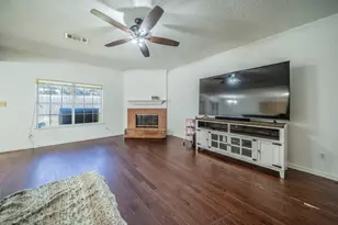 3337 Galaway Bay Dr, Grand Prairie, TX 75052 - Photo 5