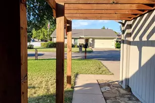 1900 San Saba Ln, Arlington, TX 76006 - Photo 3