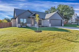 3306 Promenade Ct, Granbury, TX 76049 - Photo 3