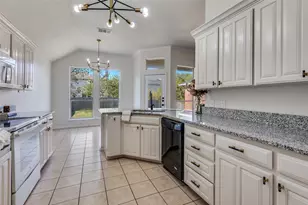 803 W Lonesome Dove Trail, Arlington, TX 76001 - Photo 11