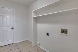 803 W Lonesome Dove Trail, Arlington, TX 76001 - Photo 25