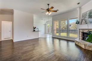 803 W Lonesome Dove Trail, Arlington, TX 76001 - Photo 7